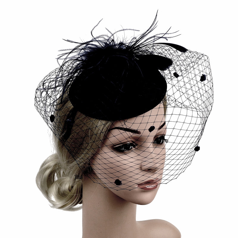 CHAPEAU DE PLUMES AVEC RESILLE