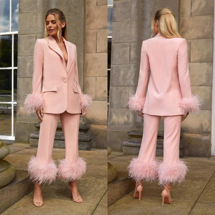 ENSEMBLE BLAZER + PANTALON ORNÉ DE PLUMES