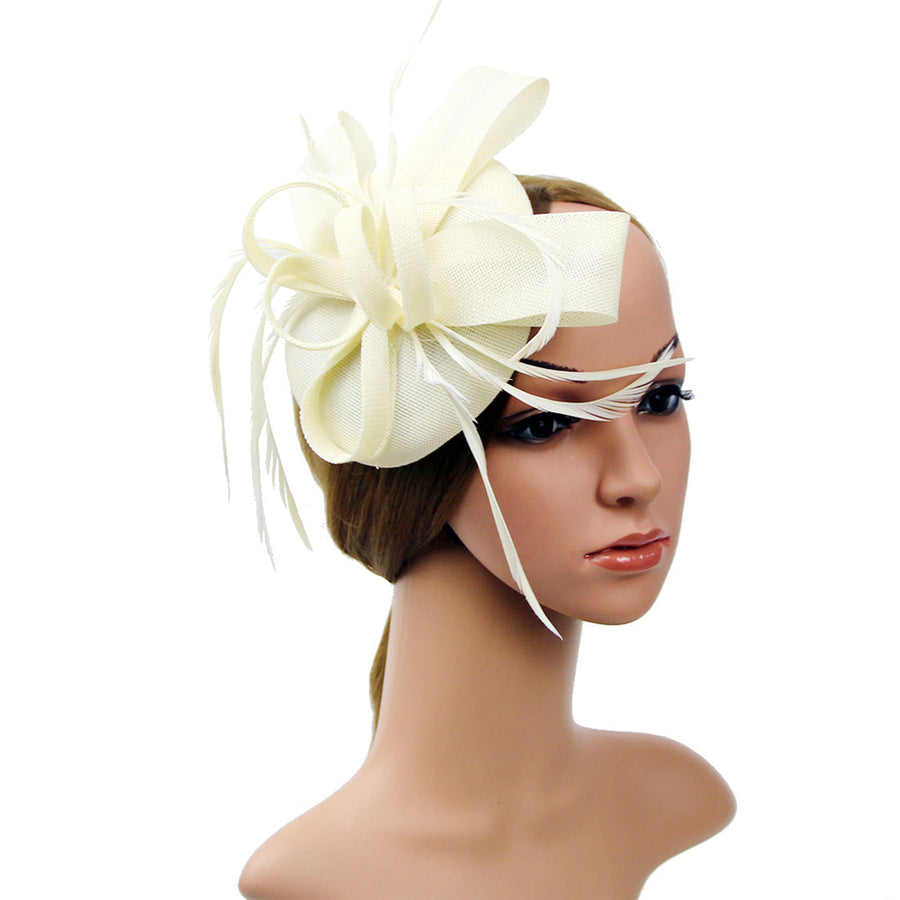CHAPEAU DE SOIREE ORNÉ DE PLUMES