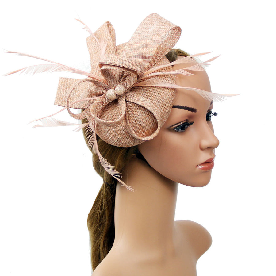 CHAPEAU DE SOIREE ORNÉ DE PLUMES
