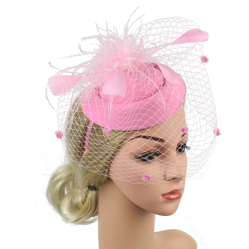 CHAPEAU DE PLUMES AVEC RESILLE