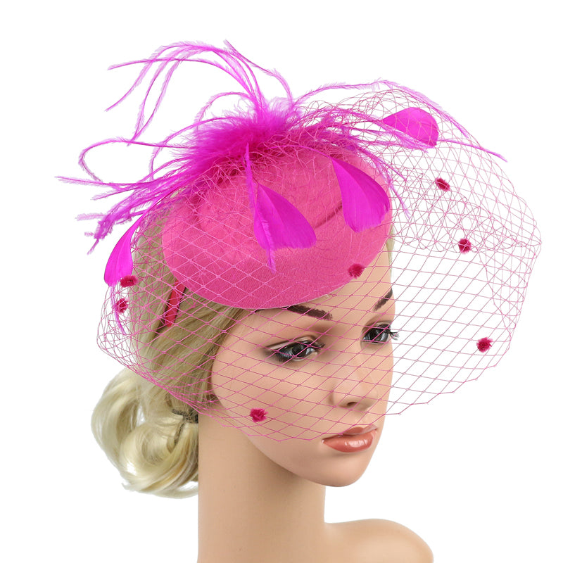 CHAPEAU DE PLUMES AVEC RESILLE