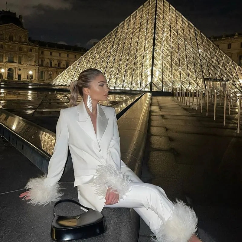 ENSEMBLE BLAZER + PANTALON ORNÉ DE PLUMES