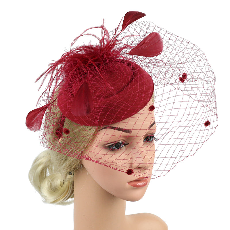 CHAPEAU DE PLUMES AVEC RESILLE