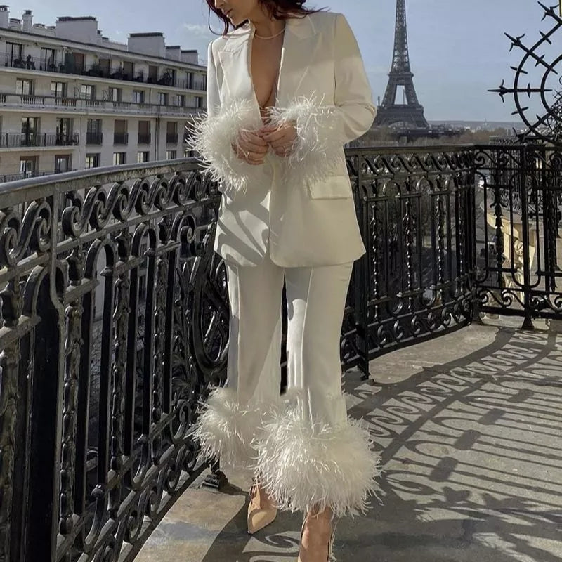 ENSEMBLE BLAZER + PANTALON ORNÉ DE PLUMES
