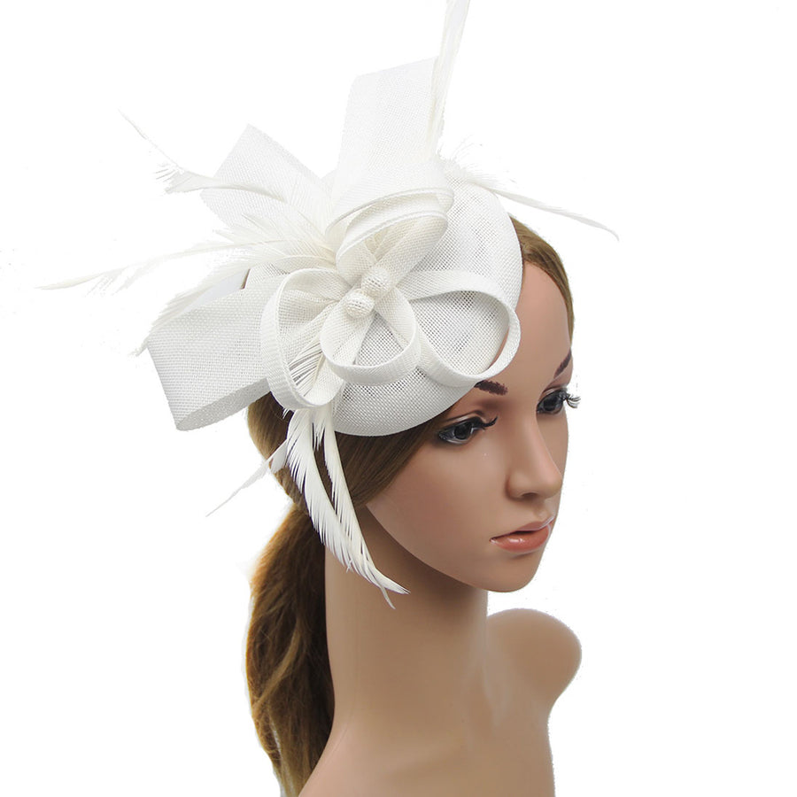 CHAPEAU DE SOIREE ORNÉ DE PLUMES