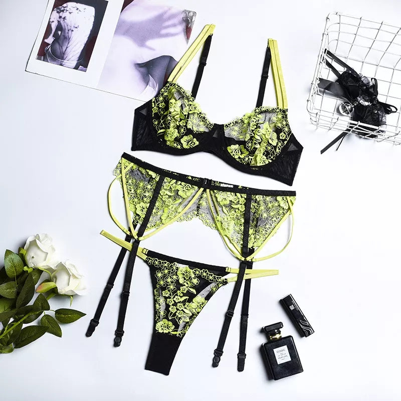LINGERIE EXOTIQUE EN DENTELLE