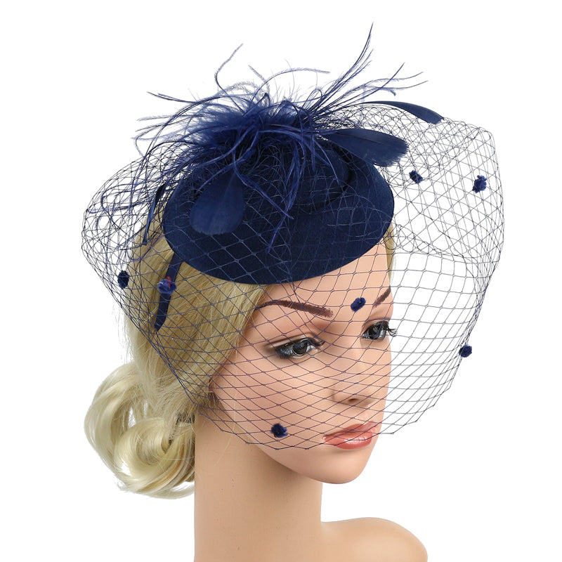 CHAPEAU DE PLUMES AVEC RESILLE