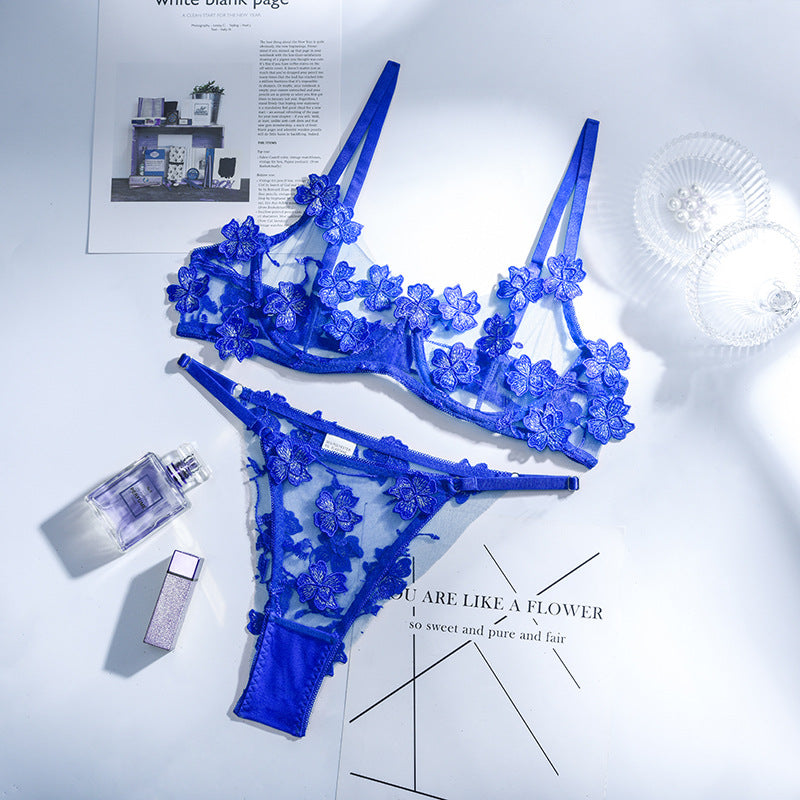 ENSEMBLE  EN DENTELLE BRODÉE