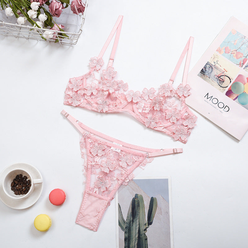 ENSEMBLE  EN DENTELLE BRODÉE