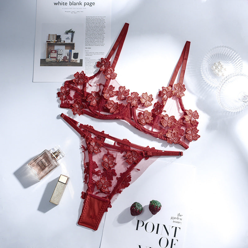 ENSEMBLE  EN DENTELLE BRODÉE